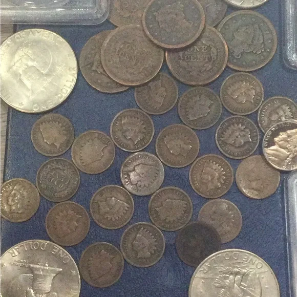 Assorted Coin Collection - Picture 7 of 16